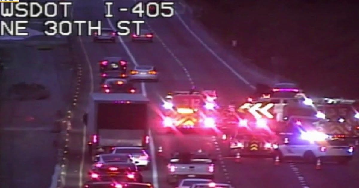 Crash on I-405, Traffic Alert, Renton–Bellevue, Washington – Lanes Blocked Before Reopening After Morning Collision