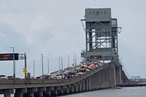 Lanes Reopen After Serious Crash on US-17 South at James River Bridge